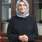 Atatürk’ü seven yollandı portresini asmayan kaldı